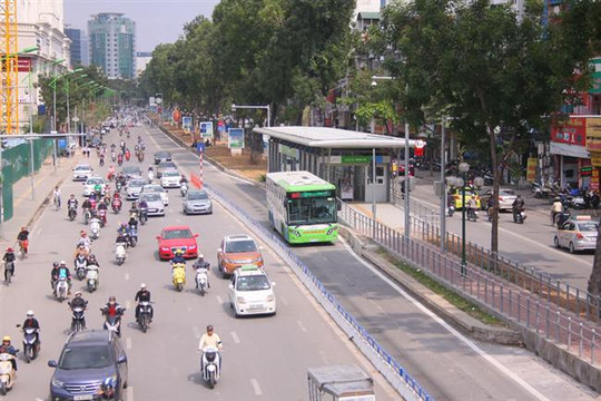 Tuyến buýt BRT sau 1 năm vận hành: Dần thuyết phục được hành khách