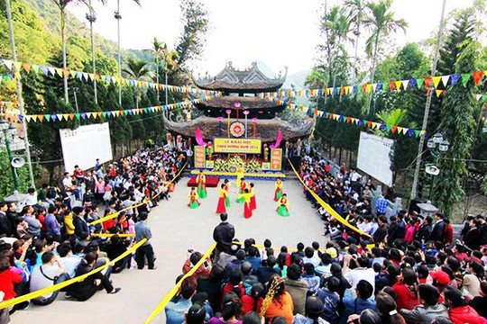 70 nghìn lượt khách đến chùa Hương trong 3 ngày Tết