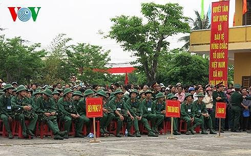 Gần 1.200 thanh niên Hà Nội viết đơn tình nguyện nhập ngũ