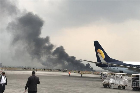 Nepal: Máy bay chở 71 người lao khỏi đường băng, bốc cháy ngùn ngụt