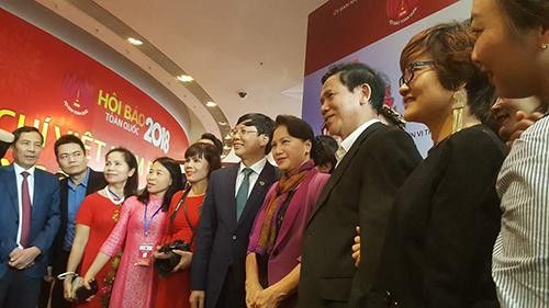 Chủ tịch Quốc hội Nguyễn Thị Kim Ngân thăm Hội Báo toàn quốc năm 2018