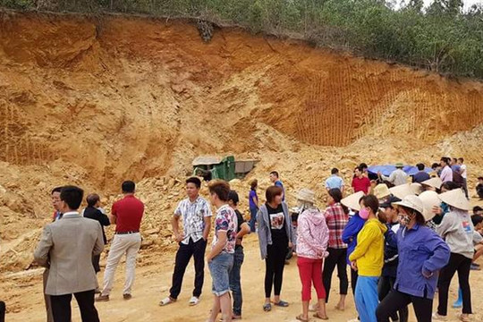 Hà Nội: Sập mỏ đất khai thác trái phép ở Quốc Oai, 1 người tử vong