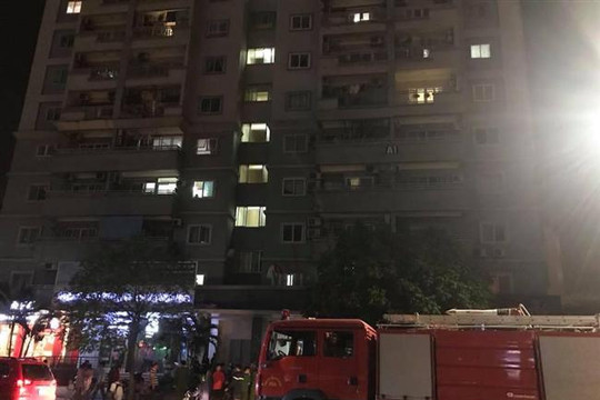 Kịp thời dập tắt đám cháy tại chung cư trên đường Nguyễn Cơ Thạch