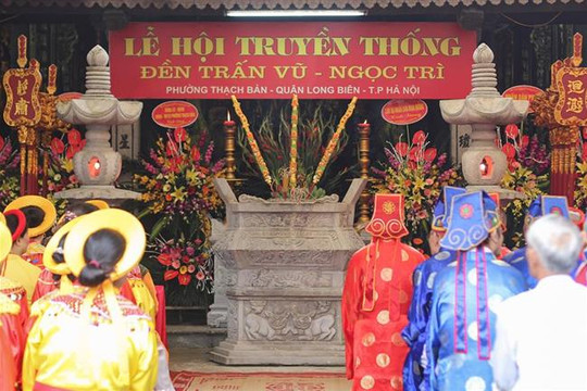 Tưng bừng khai mạc Lễ hội đền Trấn Vũ 2018