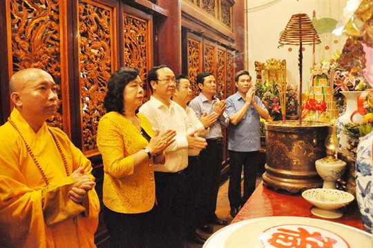 Đoàn đại biểu thành phố Hà Nội dâng hương tưởng niệm các Vua Hùng