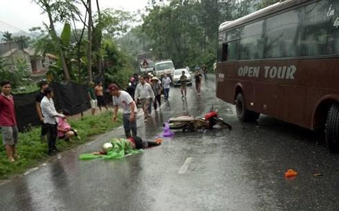 Ô tô chở khách đi Đền Hùng gây tai nạn khiến 5 người nhập viện