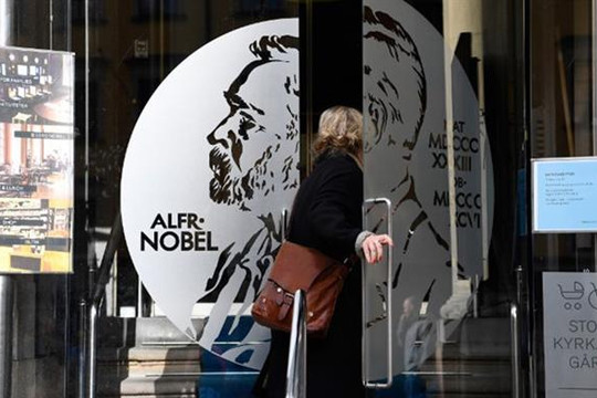 Giải Nobel Văn học có thể bị hoãn vì bê bối tình dục