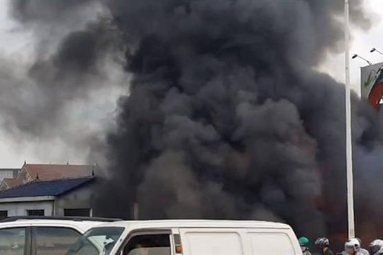 Hà Nội: Cháy lớn tại cửa hàng chăn ga, một người tử vong