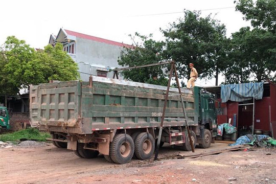 Bắc Giang xử lý nghiêm xe chở quá khổ, quá tải, tự ý cơi nới thùng trái phép