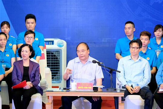 Thủ tướng Nguyễn Xuân Phúc đối thoại với công nhân