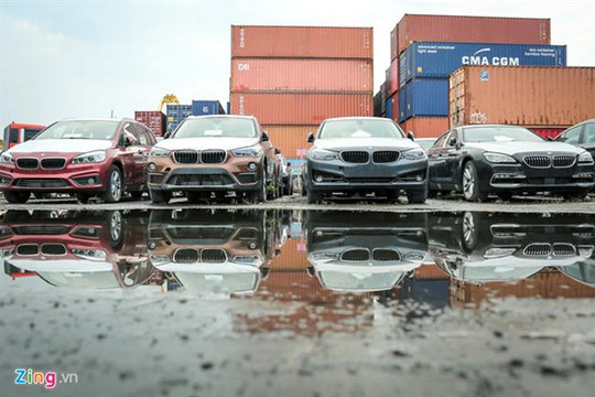 Vì sao hơn 800 xe BMW đắp chiếu hàng năm trời ở cảng?