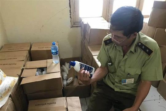 Hà Nội: Phát hiện kho sữa tắm trắng da giả