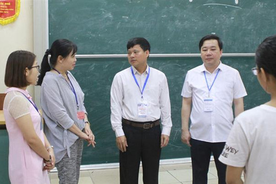 Phó Chủ tịch UBND TP Hà Nội kiểm tra công tác tổ chức thi vào lớp 10 THPT