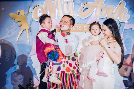 Tuấn Hưng đưa các con lên sân khấu đêm “khai trận” hành trình 20 năm ca hát ở FLC Sầm Sơn