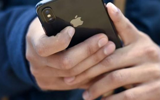 Apple âm thầm ra lệnh cấm mua, bán dữ liệu danh bạ người dùng