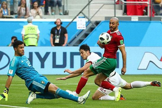 Morocco 0-1 Iran: Bouhaddouz đốt lưới nhà phút cuối