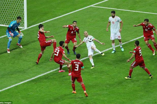 Costa ghi bàn, Tây Ban Nha nhọc nhằn vượt ải Iran