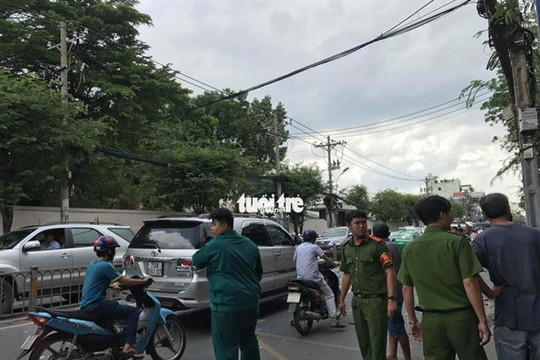Nổ tại trụ sở Công an phường 12 Tân Bình, 1 nữ cán bộ bị thương
