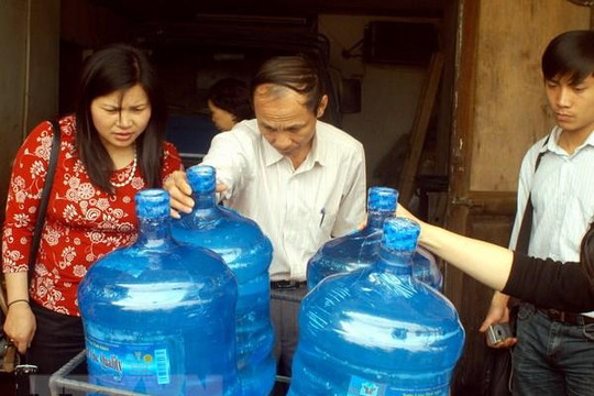 Hà Nội xử phạt 16 cơ sở nước đóng chai không đảm bảo chất lượng