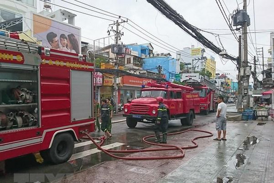 TP Hồ Chí Minh: Cháy gần chợ Hòa Hưng, nhiều người hoảng sợ tháo chạy
