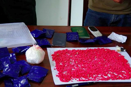 Bắt đối tượng vận chuyển 3.000 viên ma túy tổng hợp từ Lào về Việt Nam