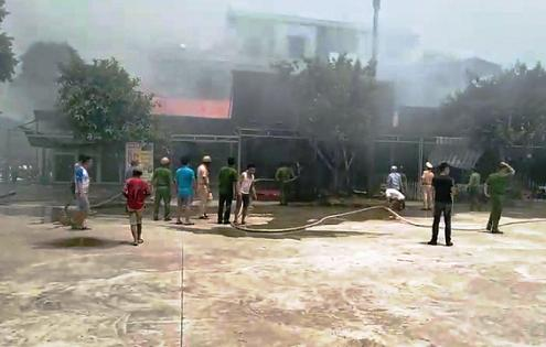 Thanh Hóa: Cháy chợ Nga Sơn, nhiều kiot bị thiêu rụi