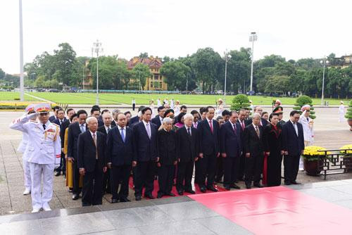 Lãnh đạo Đảng, Nhà nước và TP Hà Nội vào Lăng viếng Chủ tịch Hồ Chí Minh nhân kỷ niệm Quốc khánh 2-9