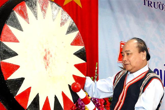 Thủ tướng Nguyễn Xuân Phúc về thăm và dự lễ khai giảng
