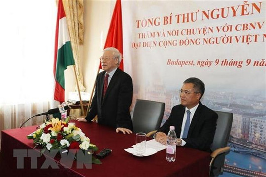Tổng Bí thư thăm Đại sứ quán và nói chuyện với cộng đồng người Việt tại Hungary