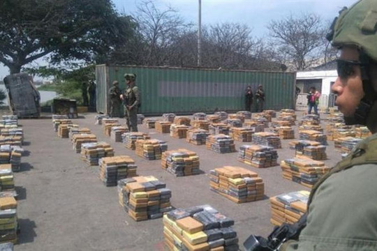 Colombia bắt giữ 10 đối tượng bị cáo buộc tàng trữ 13,4 tấn cocaine