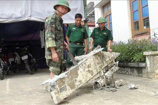 Ngư dân phát hiện vật thể nghi bộ phận máy bay rơi ở vùng biển Quảng Bình