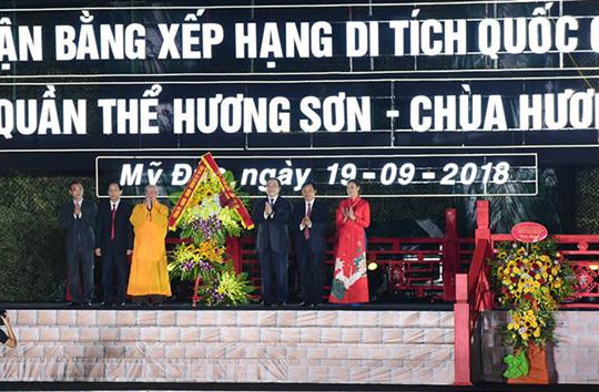 Lễ đón nhận bằng xếp hạng di tích Quốc gia đặc biệt quần thể Hương Sơn - chùa Hương