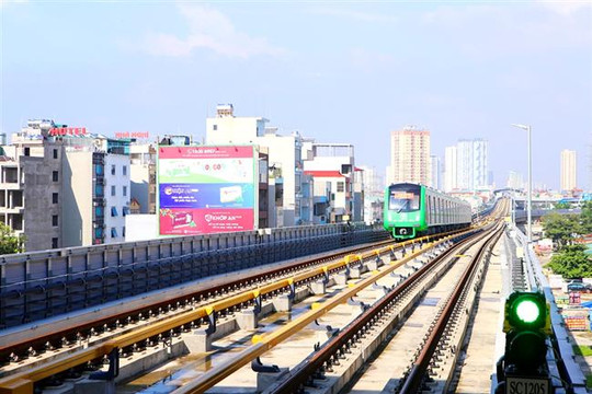 “Mục sở thị” tàu điện trên cao đầu tiên của Hà Nội