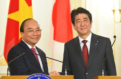 Thủ tướng Nguyễn Xuân Phúc gửi thư mừng tới Thủ tướng Nhật Bản Shinzo Abe