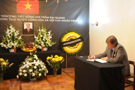 Lễ viếng Chủ tịch nước Trần Đại Quang tại Mexico và Ba Lan