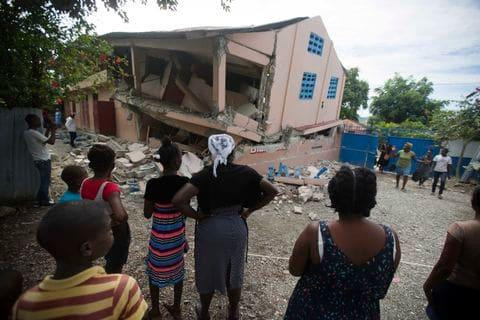Gần 200 người thương vong do động đất ở Haiti