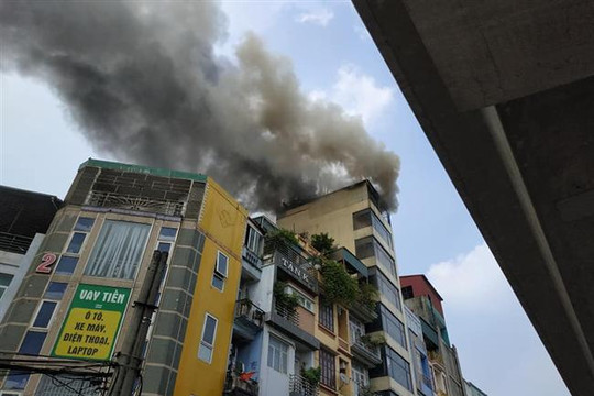 Hỏa hoạn tại ngôi nhà 7 tầng trên phố Hào Nam