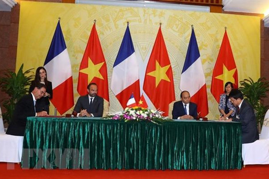 Truyền thông đưa đậm về chuyến thăm Việt Nam của Thủ tướng Pháp