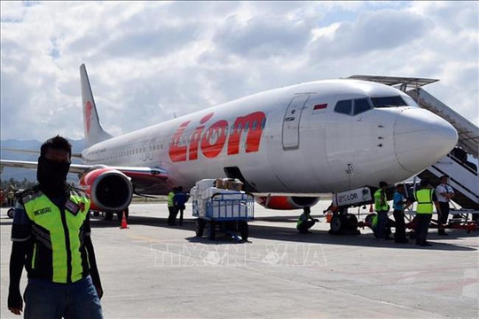 Máy bay hãng Lion Air lại gặp sự cố đâm vào cột mốc khi chuẩn bị cất cánh