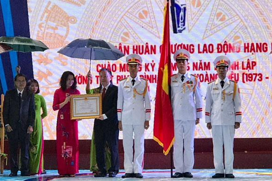 Trường THPT Phan Đình Phùng đón nhận Huân chương Lao động hạng Ba