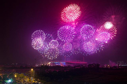 Bắn pháo hoa tại Lễ khai mạc Đại hội Thể thao toàn quốc lần thứ VIII