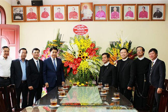 Chủ tịch UBND TP Hà Nội chúc mừng Lễ Thiên Chúa Giáng sinh tại Giáo xứ Thái Hà