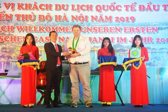 Hà Nội đón vị khách quốc tế đầu tiên trong năm 2019