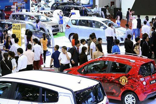 Việt Nam "bùng nổ" ô tô, gần 270.000 xe hơi bán ra năm 2018
