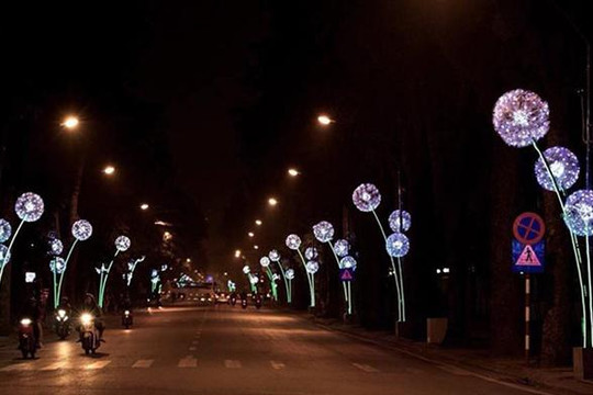 Giải trang trí đường phố Hà Nội: Thiết kế đơn giản được đánh giá cao