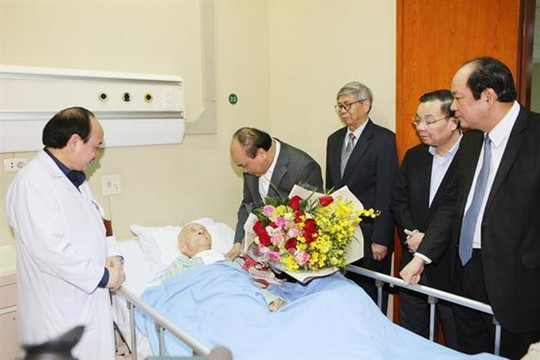 Thủ tướng Nguyễn Xuân Phúc chúc Tết một số nhà khoa học lão thành