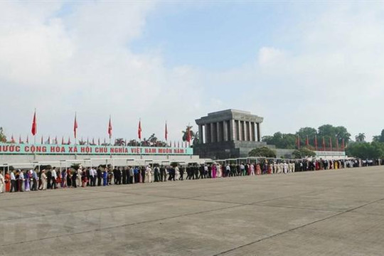 Hơn 47.000 lượt người vào Lăng viếng Chủ tịch Hồ Chí Minh dịp Tết