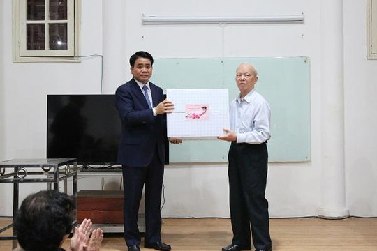 Chủ tịch Nguyễn Đức Chung thăm, chúc Tết Câu lạc bộ Thăng Long