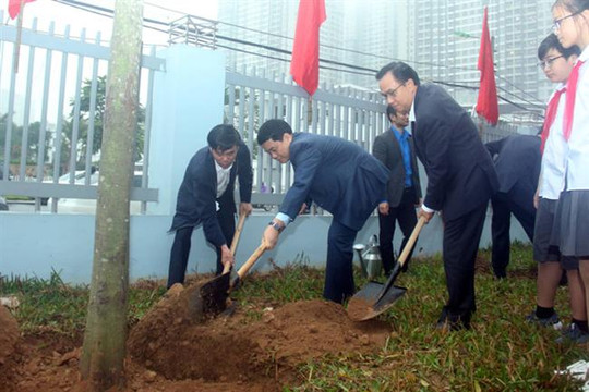 Chủ tịch UBND thành phố dự lễ phát động Tết trồng cây tại quận Nam Từ Liêm