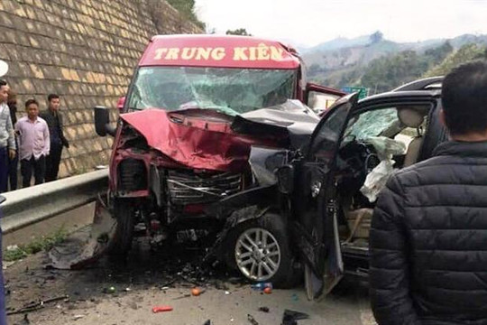Tin mới nhất về vụ ô tô đâm nhau trên cao tốc Nội Bài - Lào Cai